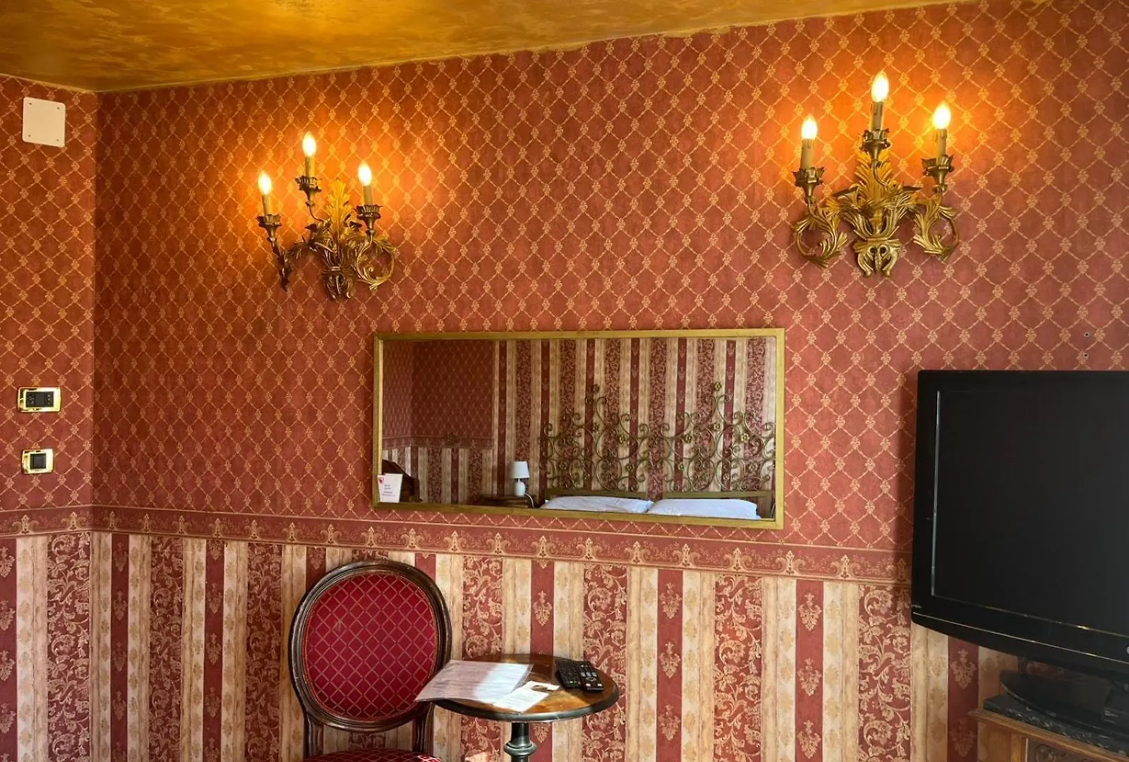 Ca' Morosini 1 & 2 Hotel Venice 2*,  Italy