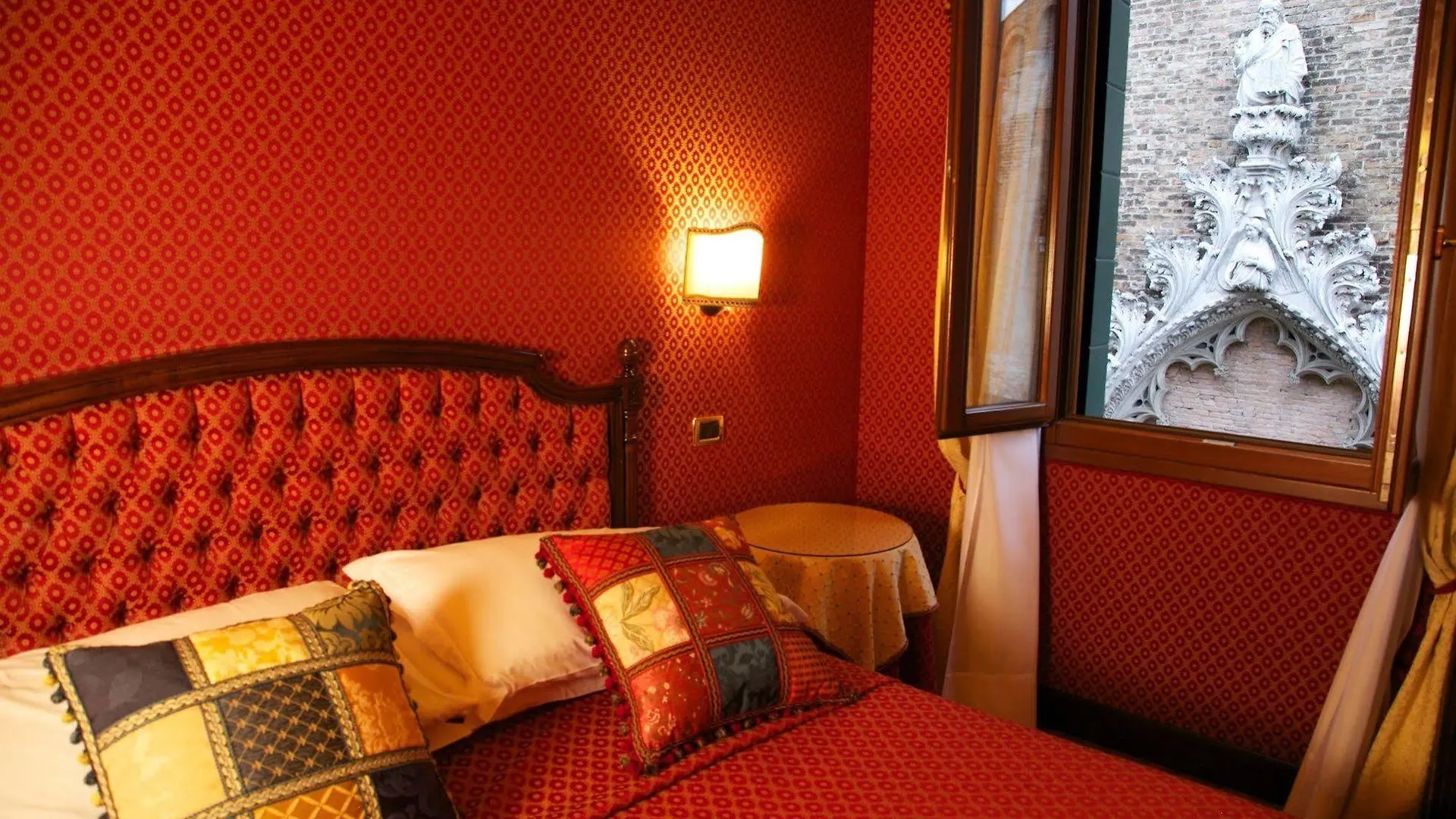 Ca' Morosini 1 & 2 Hotel Venice 2*,  Italy