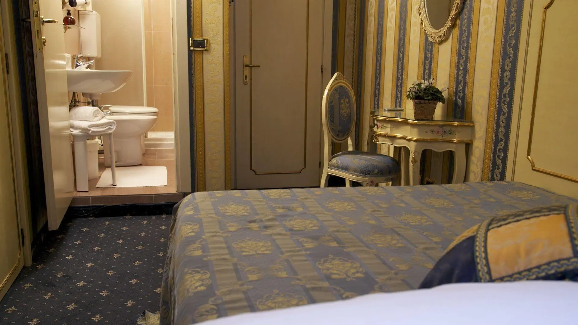 ** Guest house Ca' Morosini 1 & 2 Hotel Venice Italy