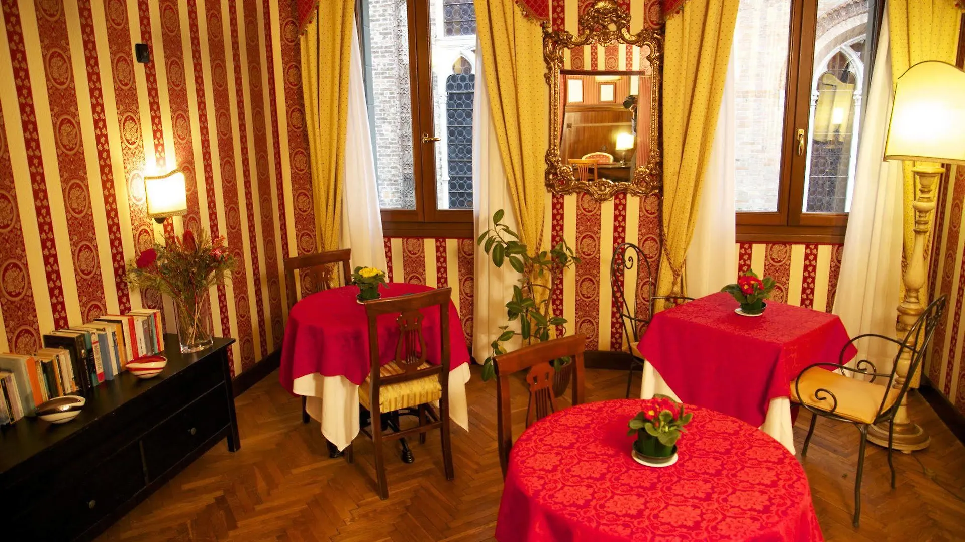 Ca' Morosini 1 & 2 Hotel Venice 2*,