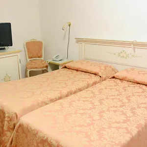3* Hotel Ambassador Tre Rose