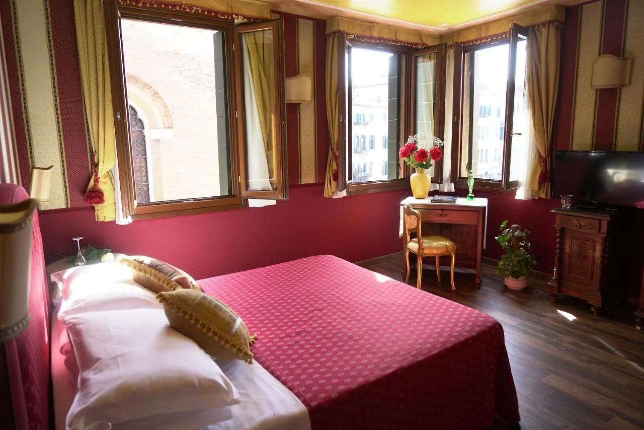 Hotel Ca' Morosini 1 & 2 à Venise 2*,  Italie