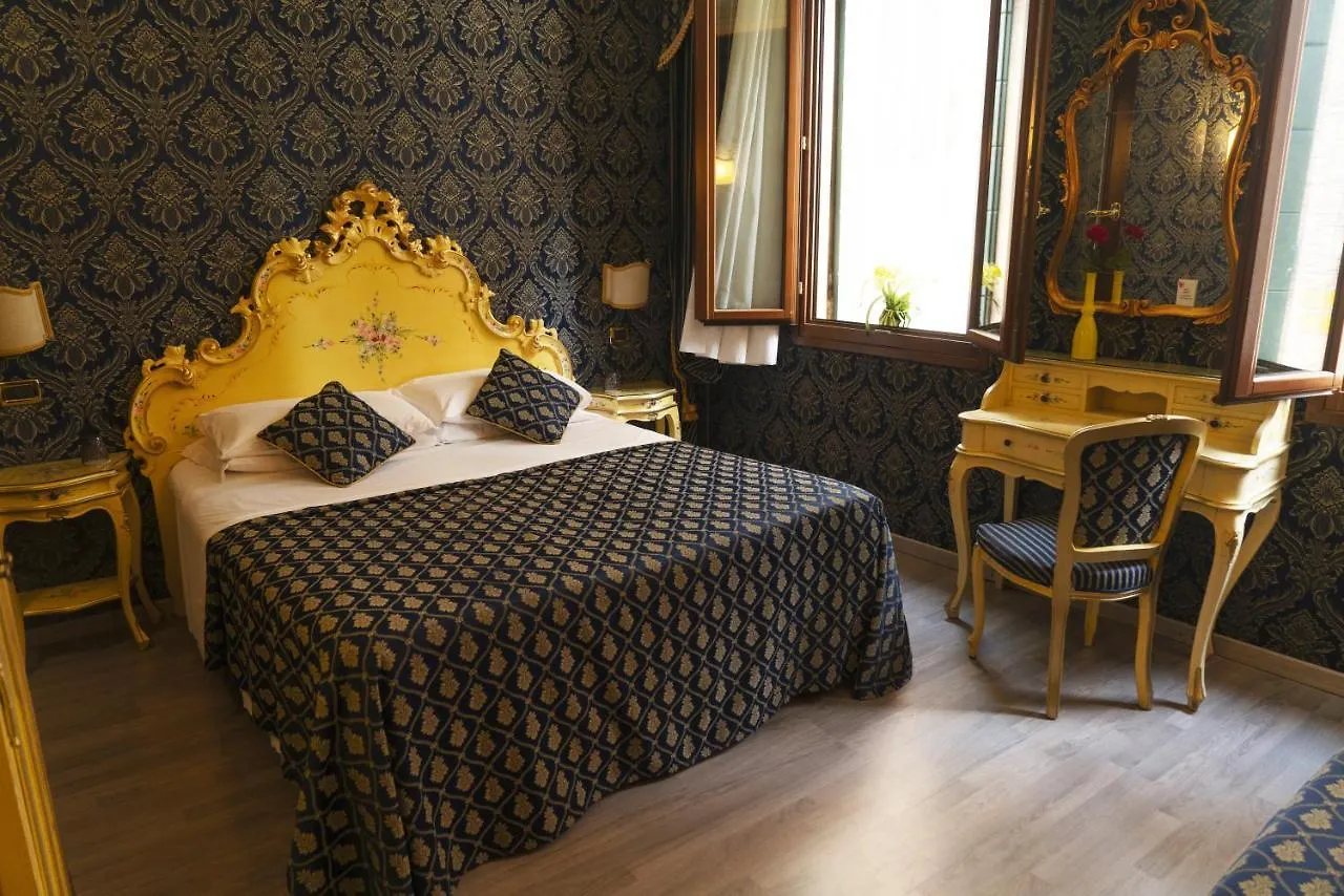 Ca' Morosini 1 & 2 Hotel Venice 2*,  Italy